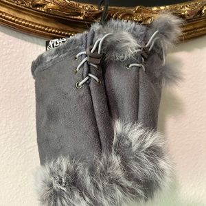 Never worn--Fingerless, suede gloves, fur-lined